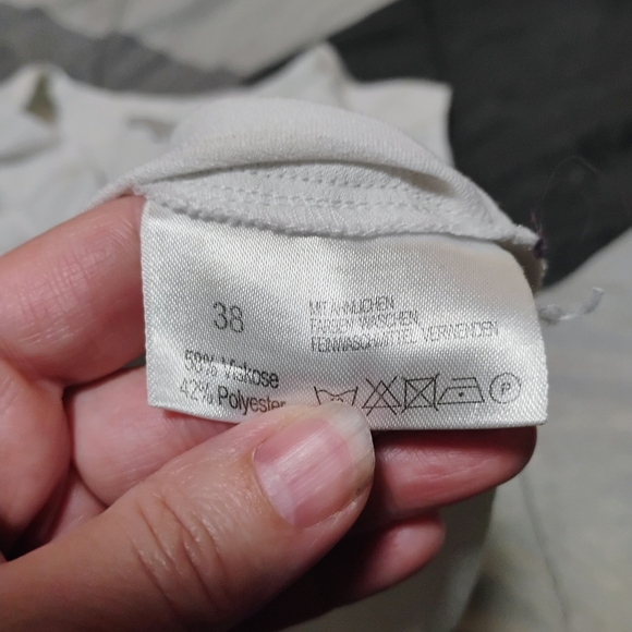 Elegant Women's White and Gray Striped Tank Top - Picture 3 of 7